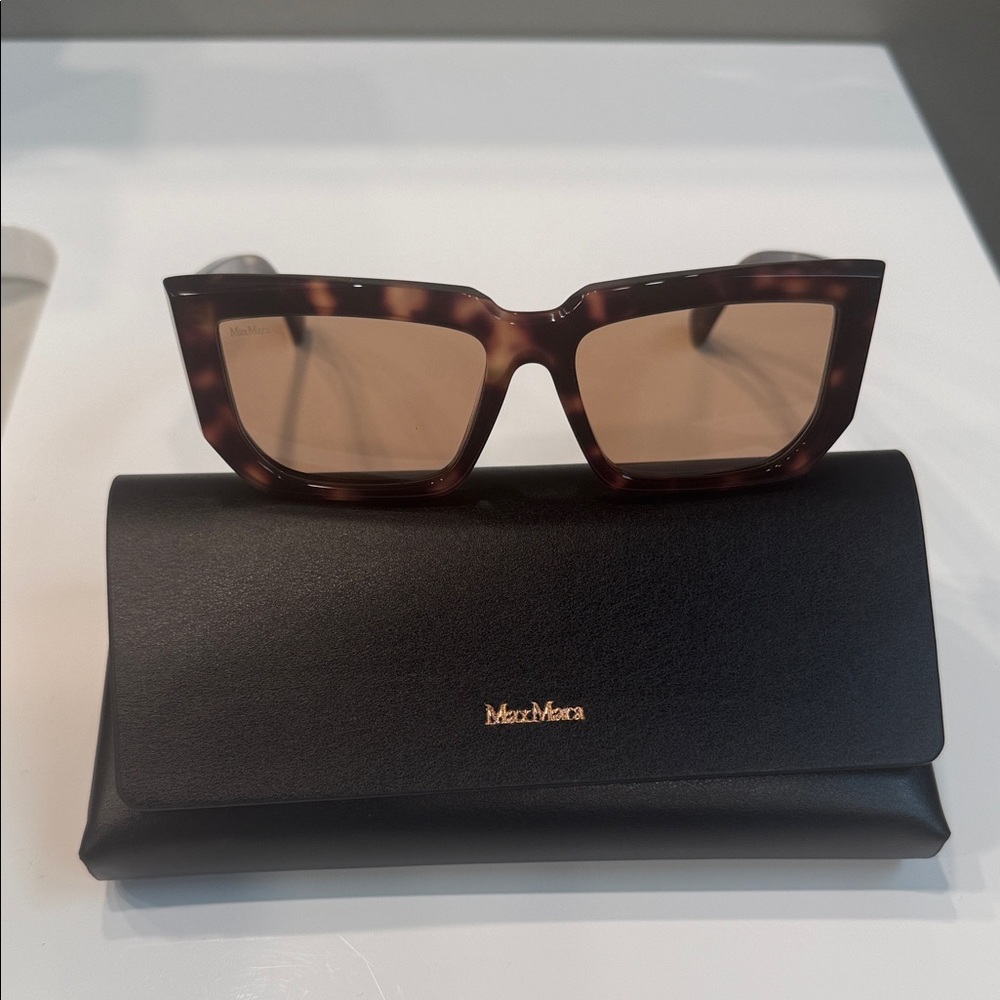 MaxMara Tortoiseshell Square Sunglasses with Brow… - image 1